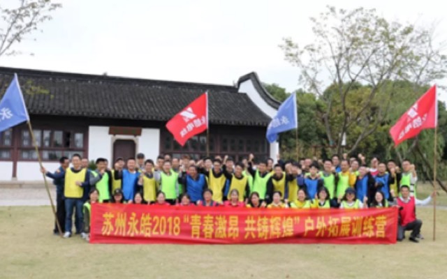 青年は華麗な演奏、情熱的です